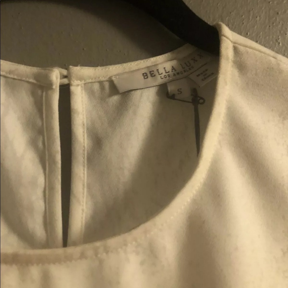 Bella Luxx Side Cut Out Tank White and Grey - Picture 8 of 8